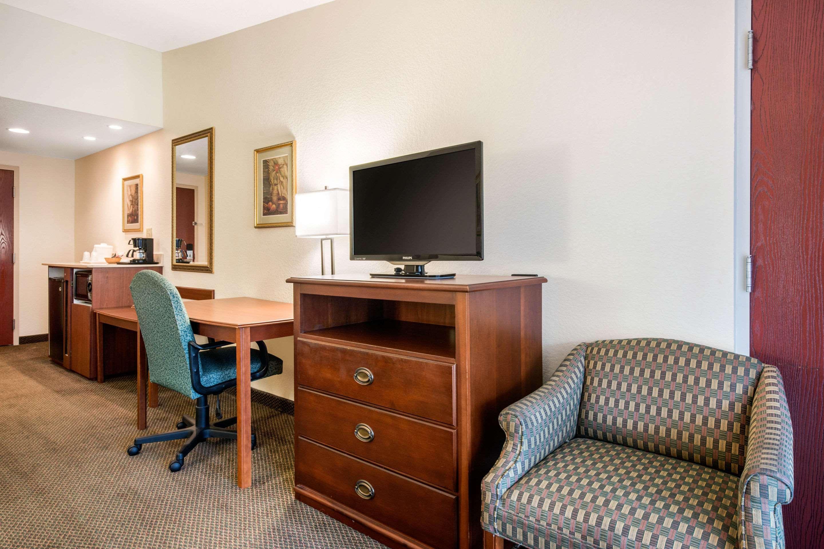 Quality Inn & Suites Tarpon Springs South Exteriér fotografie