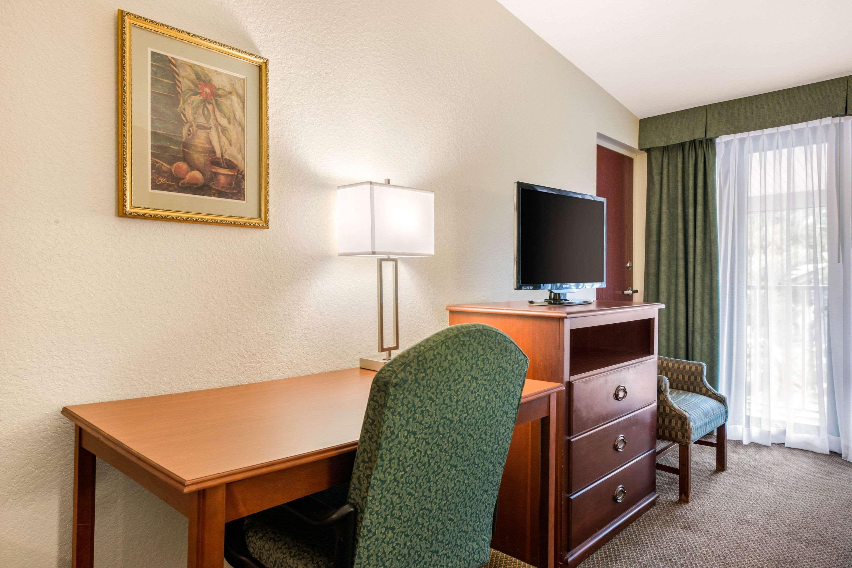 Quality Inn & Suites Tarpon Springs South Exteriér fotografie