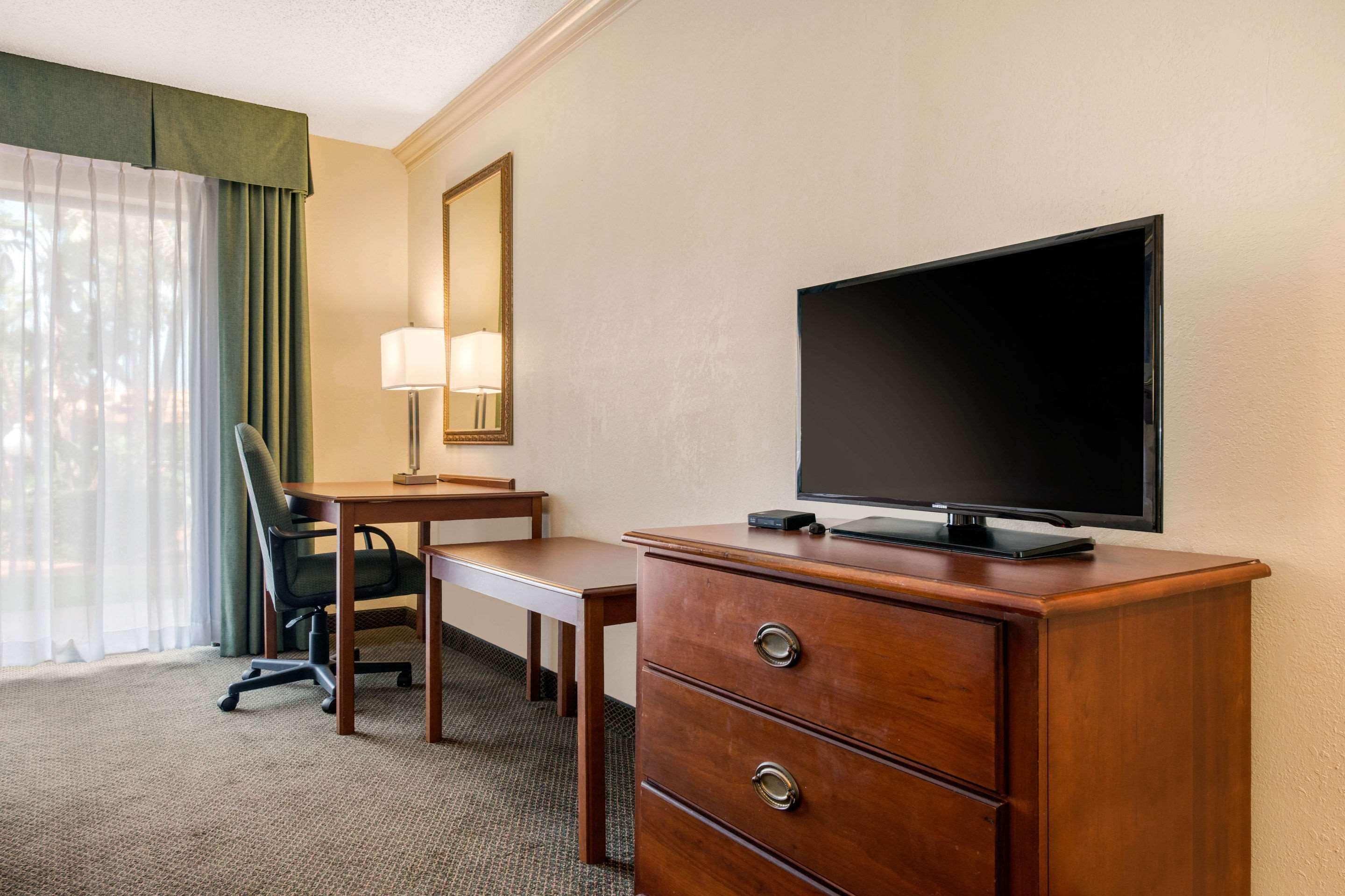 Quality Inn & Suites Tarpon Springs South Exteriér fotografie