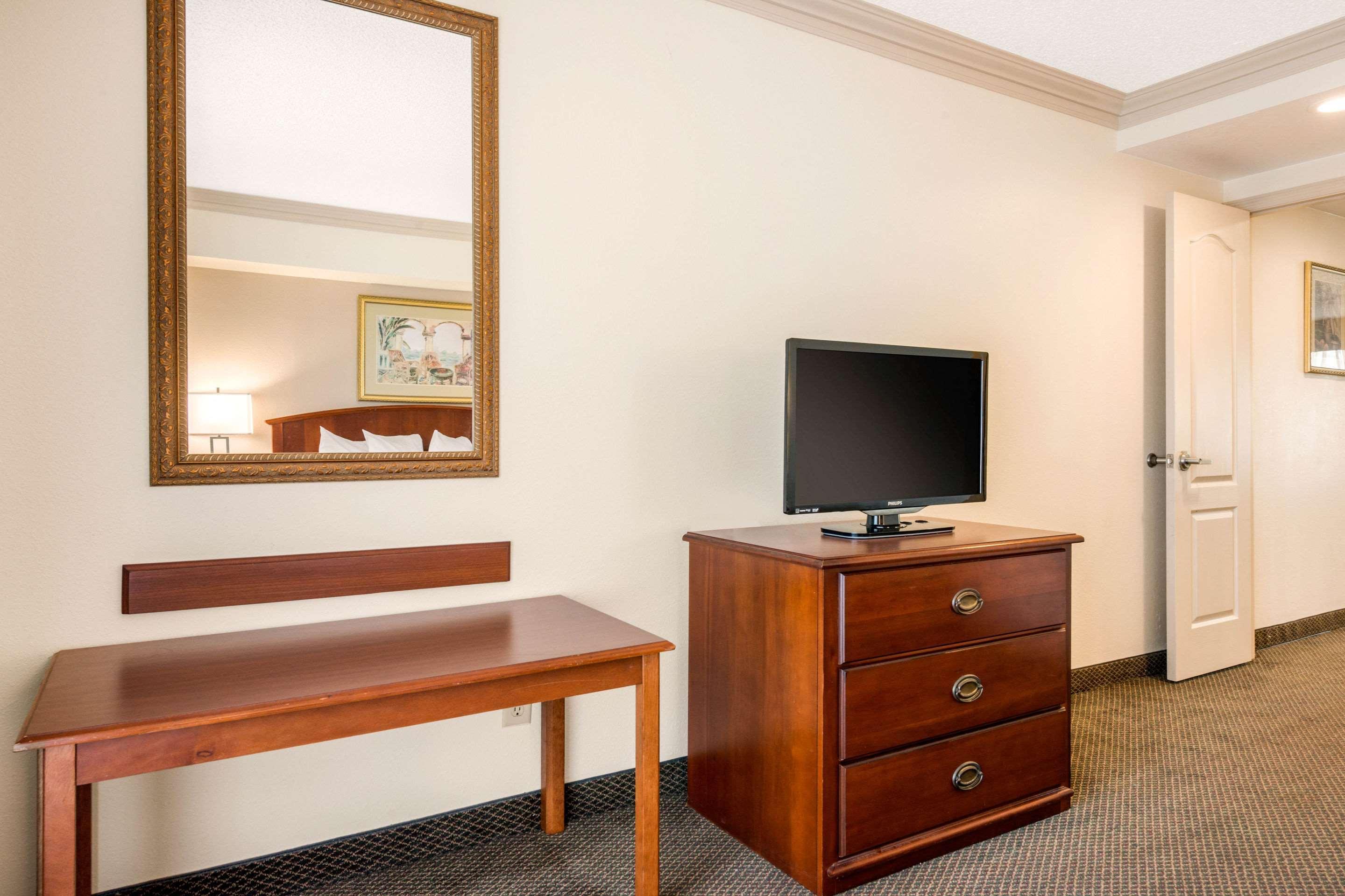 Quality Inn & Suites Tarpon Springs South Exteriér fotografie
