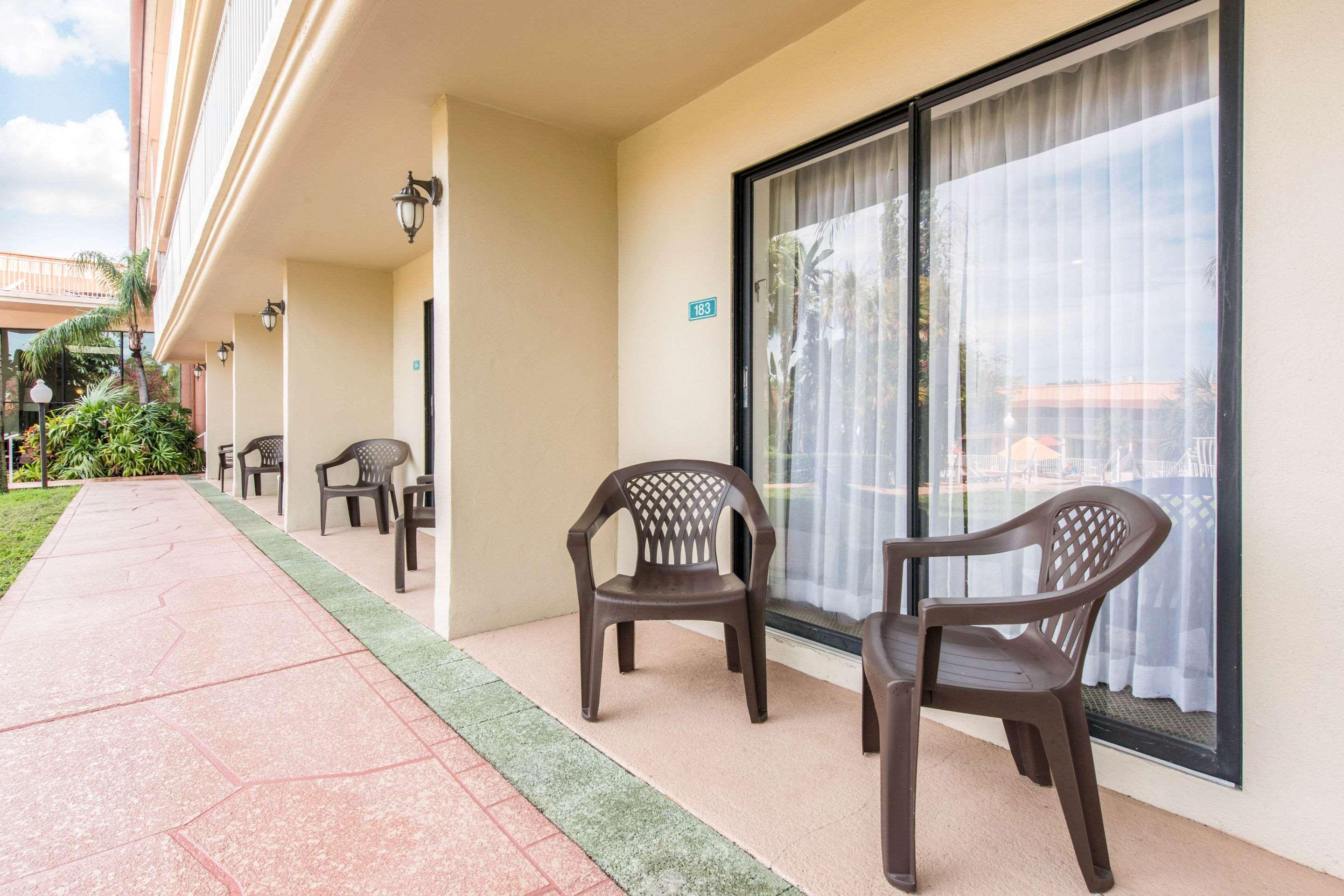 Quality Inn & Suites Tarpon Springs South Exteriér fotografie