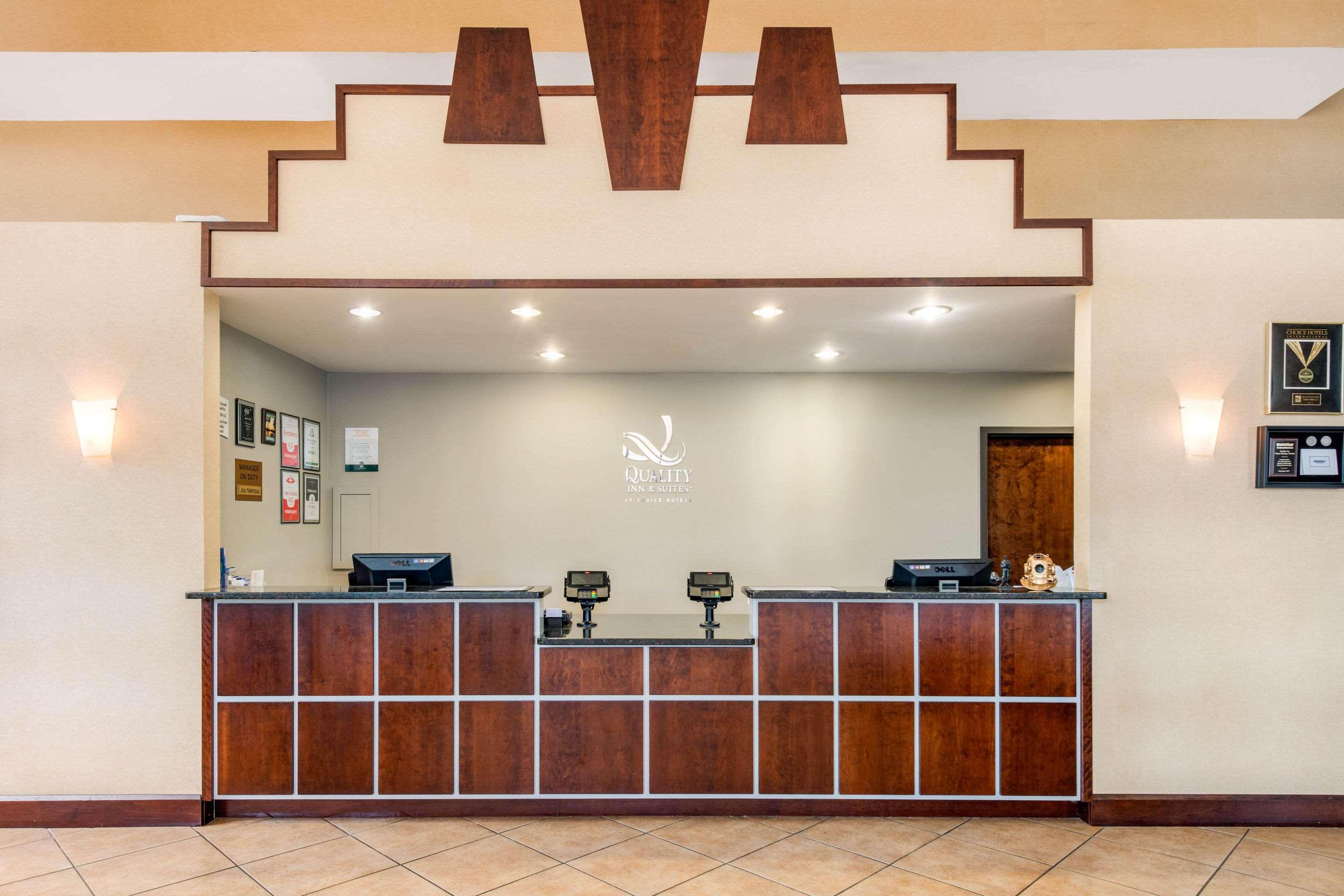 Quality Inn & Suites Tarpon Springs South Exteriér fotografie
