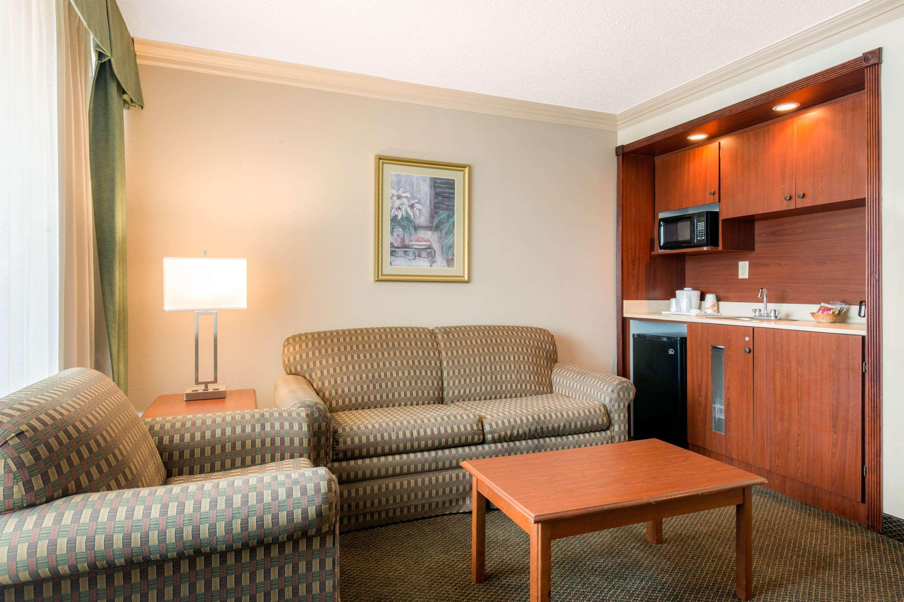 Quality Inn & Suites Tarpon Springs South Exteriér fotografie