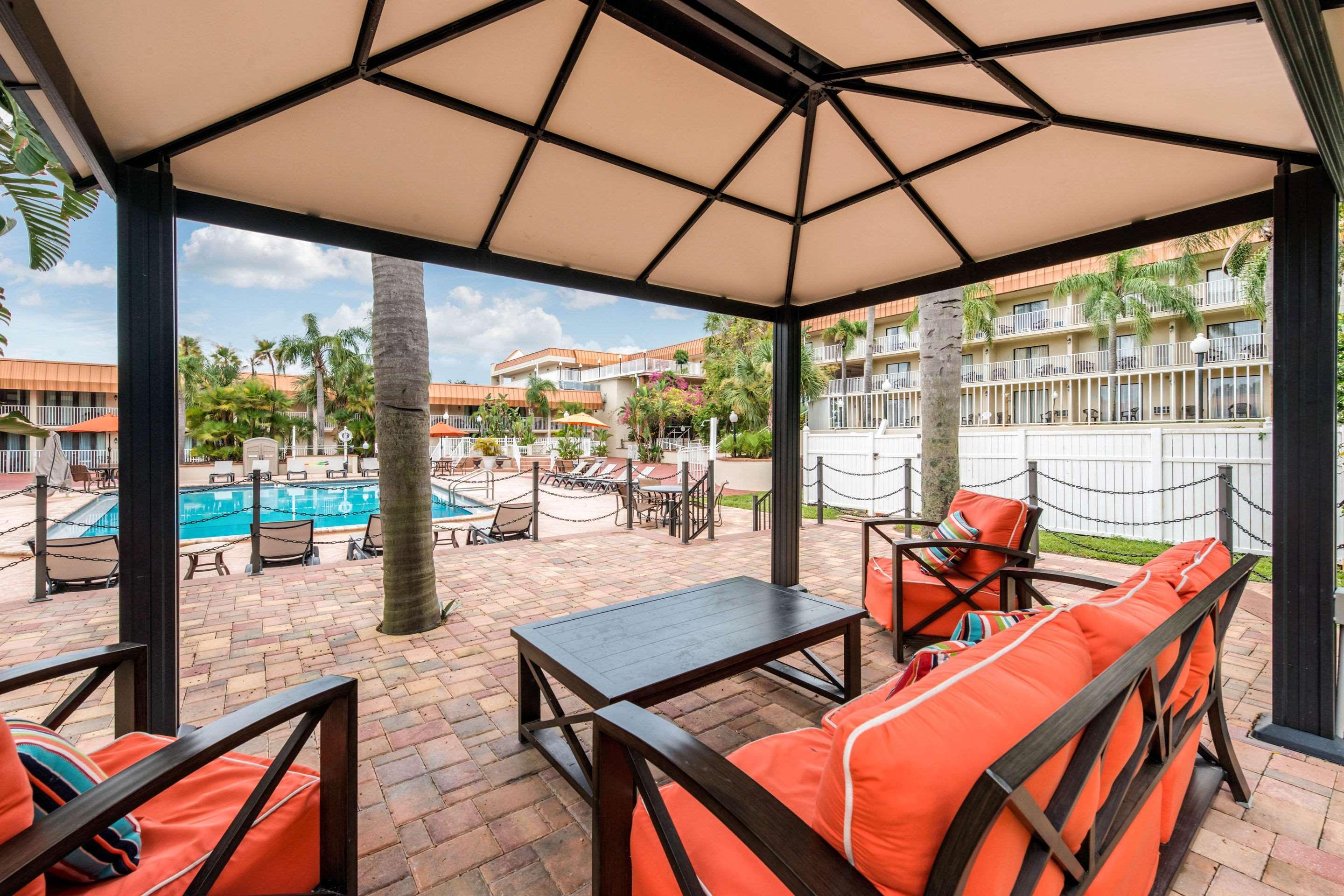 Quality Inn & Suites Tarpon Springs South Exteriér fotografie